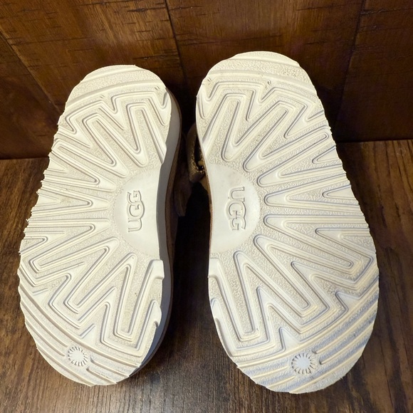 UGG Toddler Goldenstar Clogs in Chestnut - Picture 7 of 7